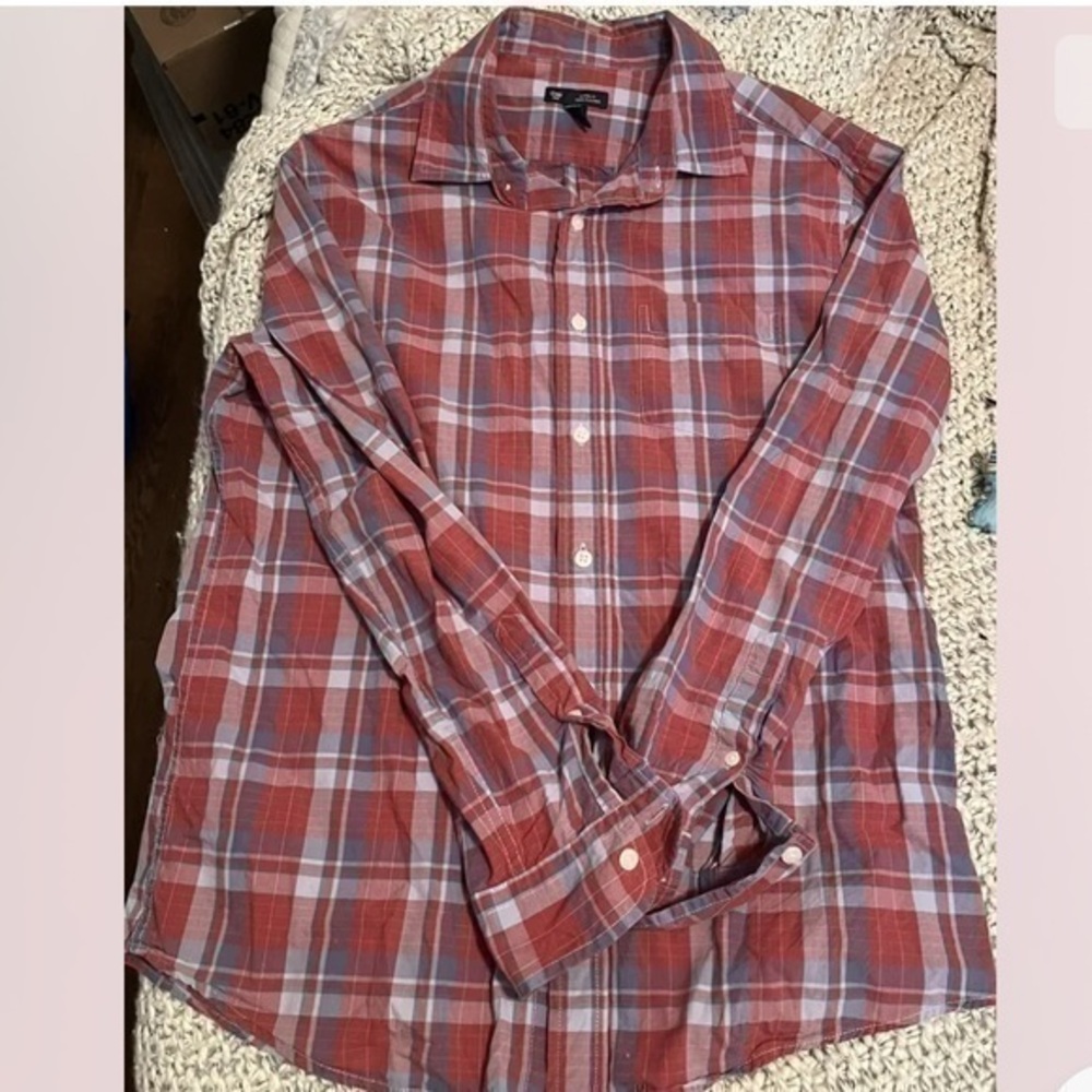 GAP Mens Dress Shirt Red Plaid Size M. 

Excellent gently worn condition. Red,